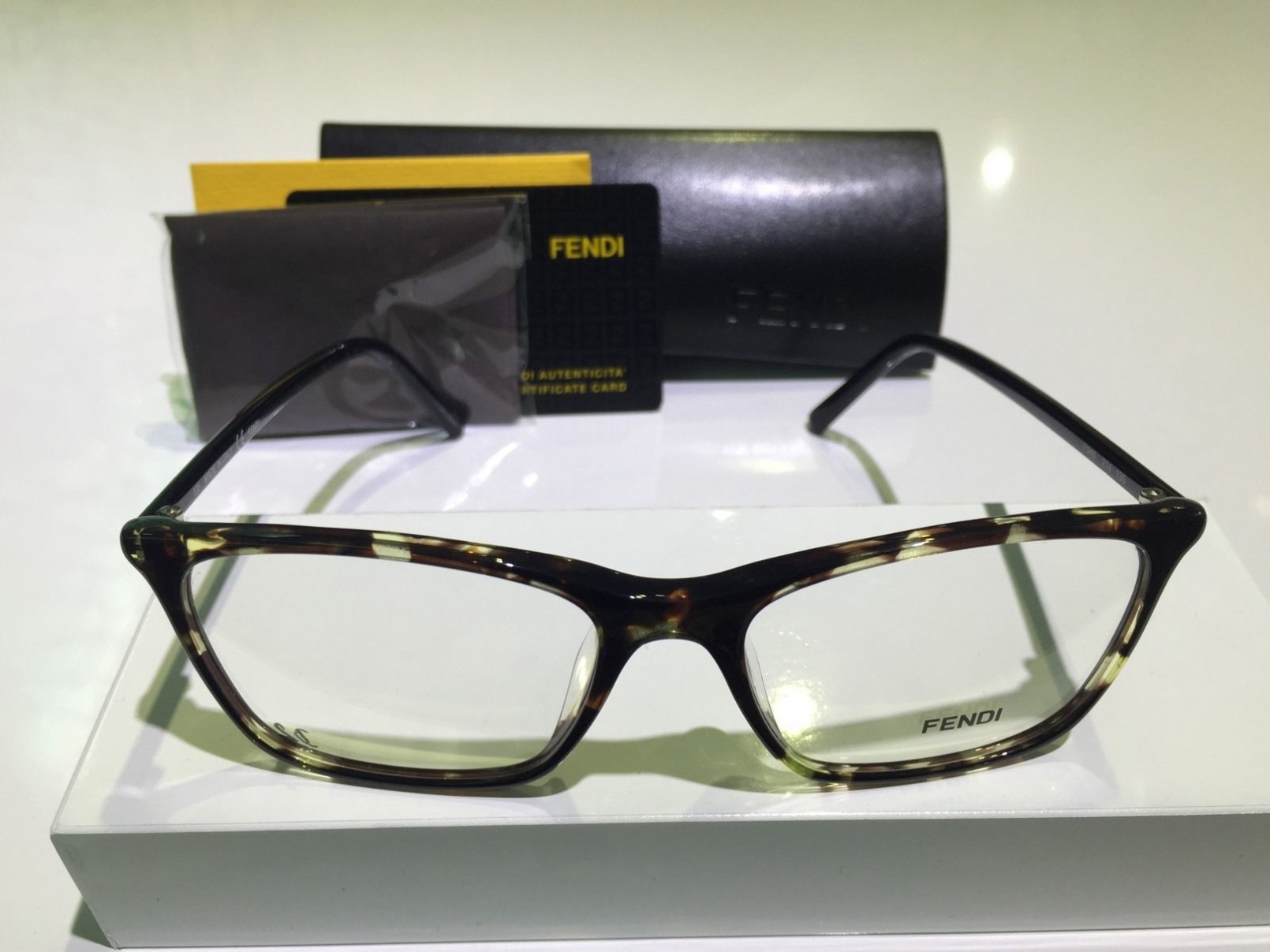 FENDI 946 214